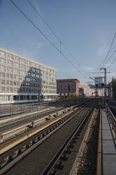 Bahngleise in der Nähe des Alexanderplatzes, Berlin, Deutschland - AHSF01139