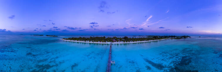 Malediven, Süd Male Atoll, Malediven Bodufinolhu, Lagune mit Strandbungalows - AMF07498