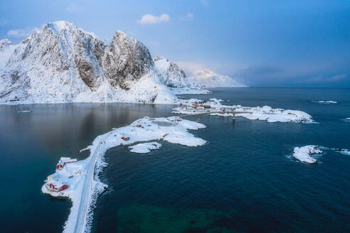 Der Weg zum Winterwunderland auf den Lofoten - CAVF68695