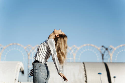 Portrait of laughing blond woman - ERRF02018