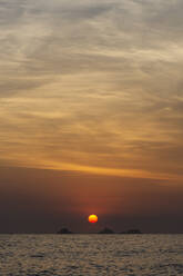 Schöne Sonnenuntergangslandschaft am Atlantik von Ipanema aus gesehen - CAVF69062