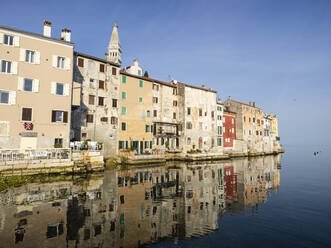 Die Altstadt mit Reflektionen am frühen Morgen, Rovinj, Istrien, Kroatien, Europa - RHPLF12641