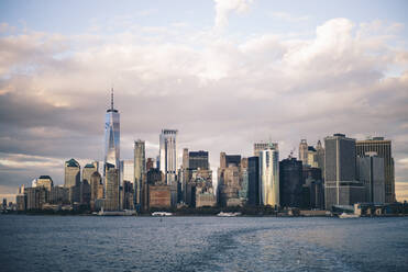 Skyline of New York City seen from Staten Island Ferry, USA - OCMF00899