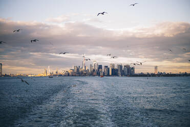 Skyline of New York City seen from Staten Island Ferry, USA - OCMF00901