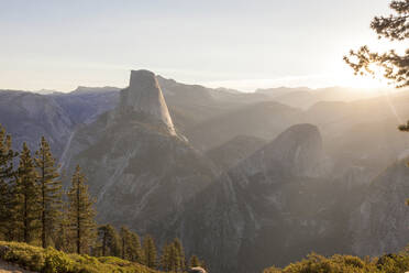 Blick auf die Berge im Sequoia National Park gegen den Himmel - CAVF69213