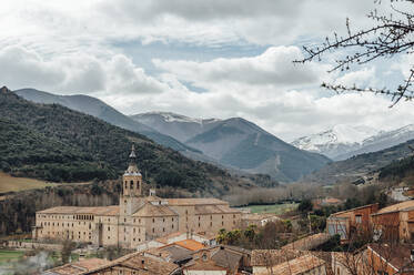 San Milan de Yuso vor den Bergen - CAVF69351