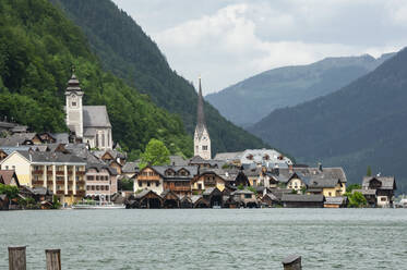 hallstatt aus dem 16. Jahrhundert, UNESCO-Welterbe, am Ufer des Hallstatter Sees, im Salzkammergut in Österreich, Europa - RHPLF12741