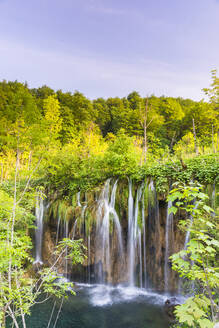 Nationalpark Plitvicer Seen, UNESCO-Welterbe, Kroatien, Europa - RHPLF12857