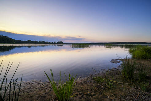 Sonnenuntergang über dem Juglas-See, Lettische Natur, Riga, Lettland, Europa - RHPLF12892