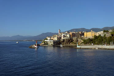 Frankreich, Korsika, Bastia, Ansicht der Stadt und des Mittelmeers - ZCF00835