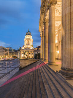 Germany, Berlin, Gendarmenmarkt, Mitte, German Cathedral and Konzerthaus illuminated at dusk - WDF05582