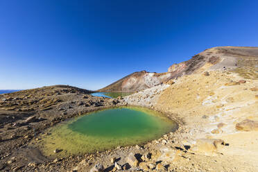 Neuseeland, Nordinsel, Klarer blauer Himmel über den Emerald Lakes im North Island Volcanic Plateau - FOF11073