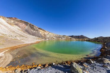 Neuseeland, Nordinsel, Klarer blauer Himmel über den Emerald Lakes im North Island Volcanic Plateau - FOF11074