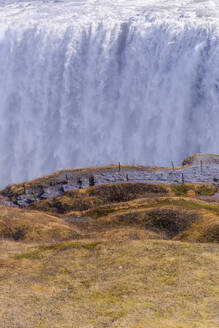 Aussichtsplattform vor einem Wasserfall, Akureyri, Eyjafjardarsysla, Island - CUF53481