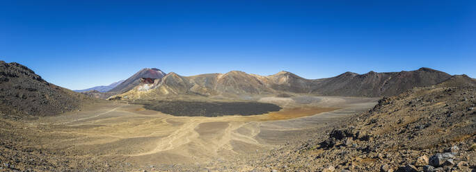 Neuseeland, Nordinsel, Panorama des klaren Himmels über dem Zentralkrater des vulkanischen Plateaus der Nordinsel - FOF11150
