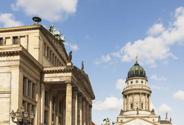 Deutschland, Berlin, Gendarmenmarkt, Konzerthaus Berlin und Französischer Dom - GWF06271