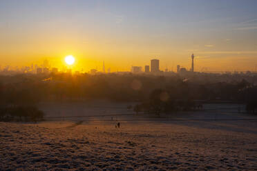 UK, England, London, Regents Park bei Sonnenaufgang im Winter - LOMF00926