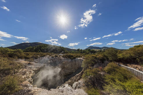 Donnerkrater, Wai-O-Tapu Thermal Wonderland, Taupo Vulkangebiet, Nordinsel, Neuseeland - FOF11154