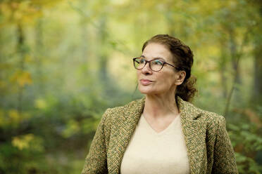 Portrait of a mature woman in a autumn forest - FLLF00354