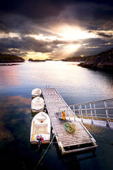 Pier mit Booten, Kabelvag, Lofoten, Norwegen - PUF01725