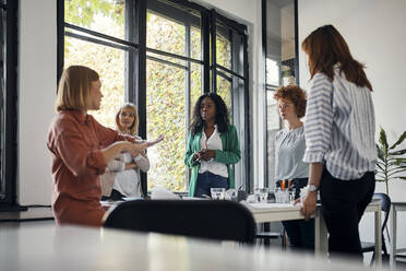 Businesswomen having a meeting in office - ZEDF02763