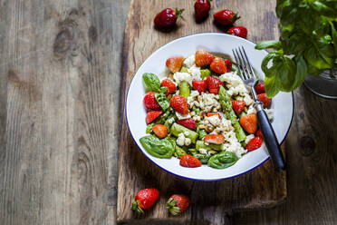 Grüner gemischter Salat mit grünem Spargel - SBDF04124