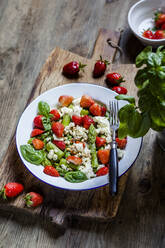 Grüner gemischter Salat mit grünem Spargel - SBDF04125
