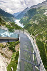 Austria, Carinthia, Malta, Walkway of Kolnbrein Dam with Maltatal valley in background - STSF02349