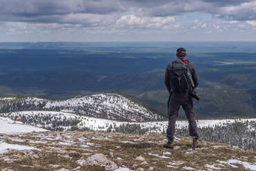 Hiker on top of mountain range, Calgary, Canada - ISF22969