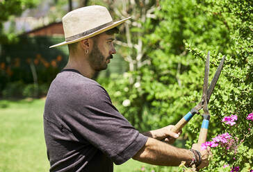 Man pruning a bush in the garden - VEGF00878