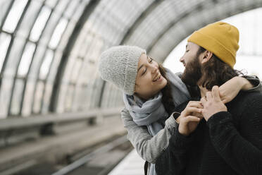 Happy young couple at the station platform, Berlin, Germany - AHSF01487