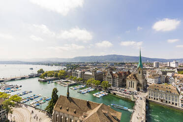 Schweiz, Kanton Zürich, Zürich, Himmel über dem Hafen in der Altstadt von Zürich - WDF05592