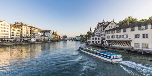 Schweiz, Kanton Zürich, Zürich, Tourbootfahrt auf der Limmat - WDF05603