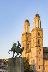 Schweiz, Kanton Zürich, Zürich, Hans Waldmann Statue vor der Grossmünsterkirche - WDF05604