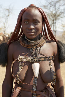 Porträt einer Himba-Frau, Opuwo, Namibia - VEGF00912