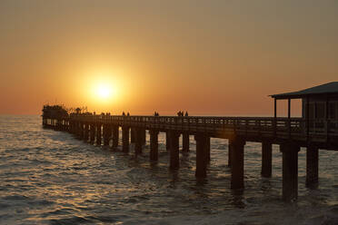 Sonnenuntergang am Pier, Swakopmund, Namibia - VEGF00951