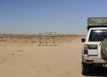 4x4 at the Tropic of Capricorn, Namibia - VEGF00963