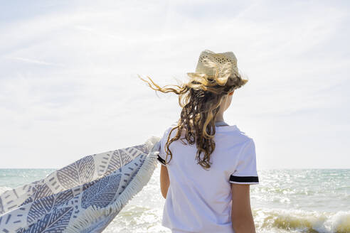 Smiling girl with towel on the beach, Tuscany, Italy - OJF00356