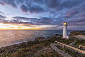 Leuchtturm bei Sonnenuntergang, Castlepoint, Neuseeland - FOF11253