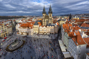 Tschechische Republik, Prag, Luftaufnahme des Altstädter Ringes - YRF00222