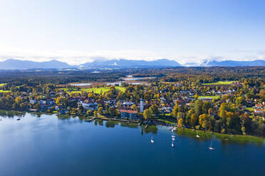 Deutschland, Bayern, Seeshaupt, Luftbild der Stadt am Starnberger See - LHF00763