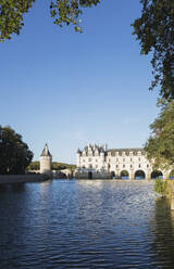 France, Centre-Val de Loire, Chenonceaux, Clear sky over Chateau de Chenonceau and Cher river - GWF06318