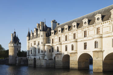 France, Centre-Val de Loire, Chenonceaux, Clear sky over Chateau de Chenonceau - GWF06320