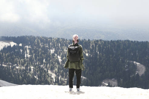 Woman with backpack enjoying mountain view, Sochi, Russia - EYAF00730