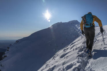 Mountaineer hiking on snowy mountain, Lecco, Italy - MCVF00088