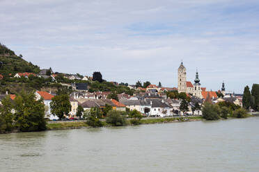 Österreich, Niederösterreich, Krems an der Donau, Häuser der Flussstadt - WIF04105