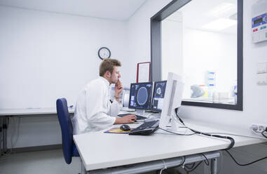 Radiologist at a x-ray machine in a hospital - SGF02478