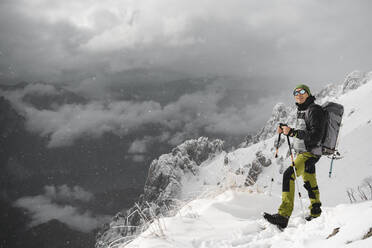 Bergsteigerwanderung, Italienische Alpen, Lecco, Lombardei, Italien - MCVF00111