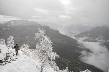 Bergsteigerwanderung, Italienische Alpen, Lecco, Lombardei, Italien - MCVF00113