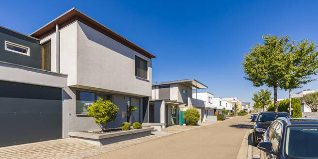 Germany, Bavaria, Neu-Ulm, New modern single-family houses of Wiley residential area - WDF05619